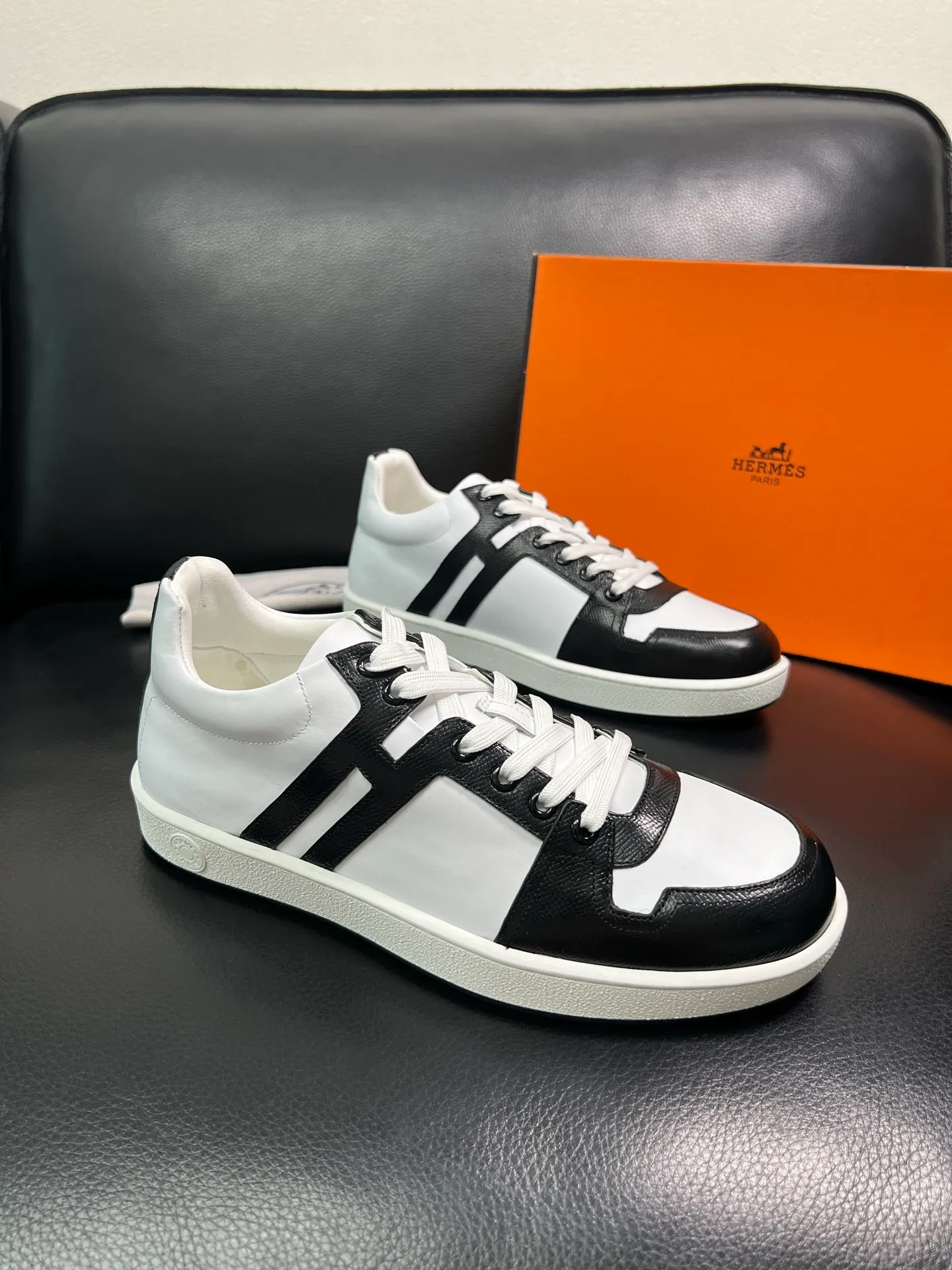 Men's shoes 💰700 Hermes Top Purchasing Agent Hermes counters are on sale at the same time with original factory configuration, original cowhide fabric imported from Italy, high-quality splicing technology, fully imported water-dyed cowhide lining, soles: original soles specially provided by the original factory are super comfortable, the original factory and single goods are of high quality, welcome to compare at the same time at the counter, code number 38-44 (customized 45 46) 85851